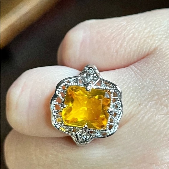 Size 7 Statement Ring - Picture 2 of 9